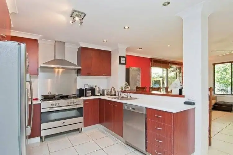 6 McCleary Street, Sorrento QLD 4217