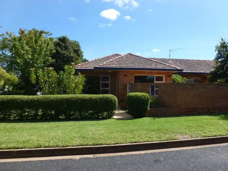 12 Lovett Avenue, Dubbo NSW 2830
