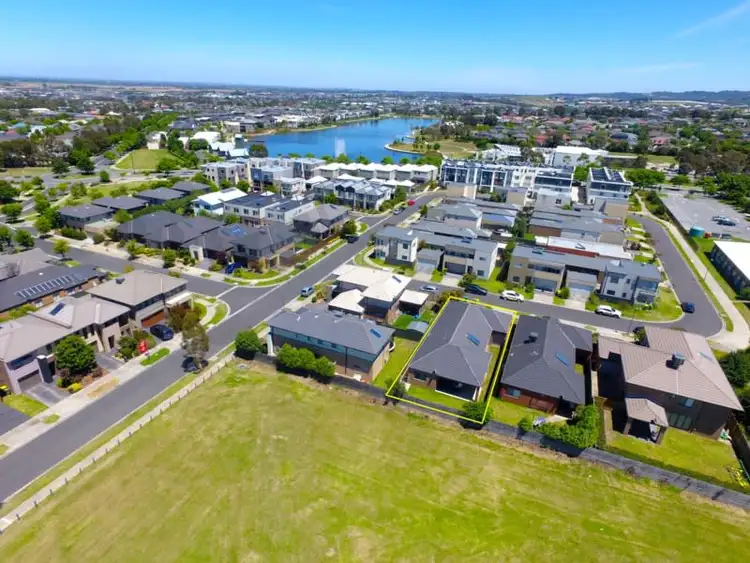 35 Edgeware Close, Pakenham VIC 3810