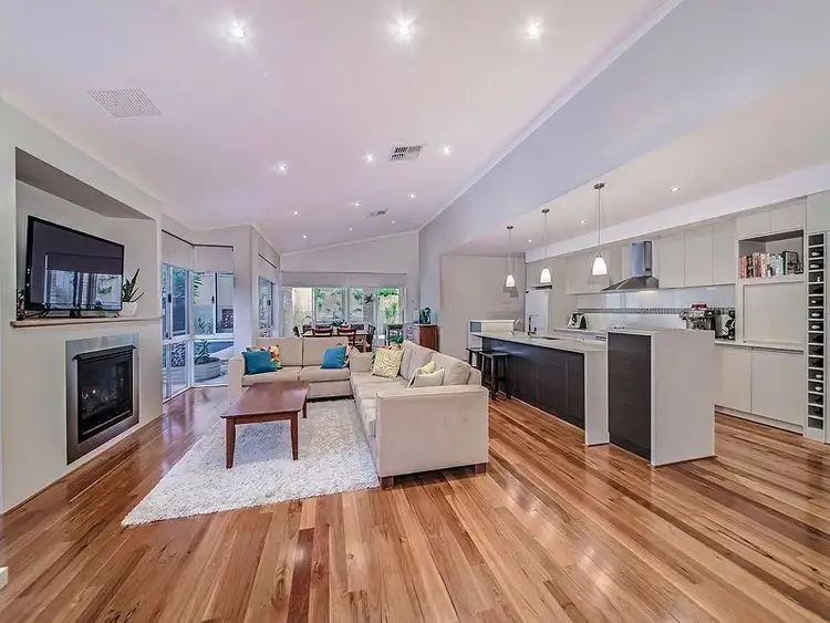 4 Pexton Drive, South Guildford WA 6055