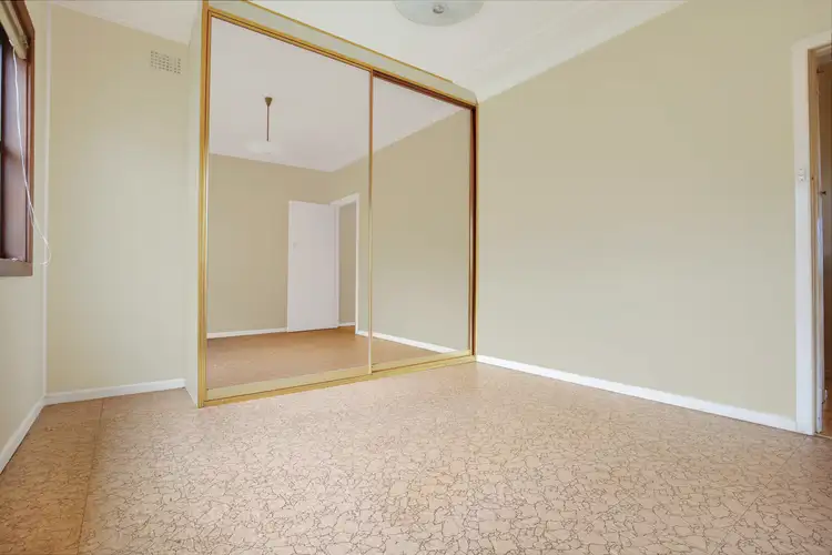 Fifth view of Homely house listing, 21 St Cloud Crescent, Lake Heights NSW 2502