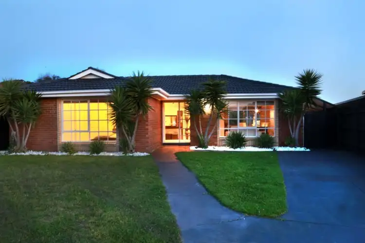 12 Fairwyn Close, Mill Park VIC 3082