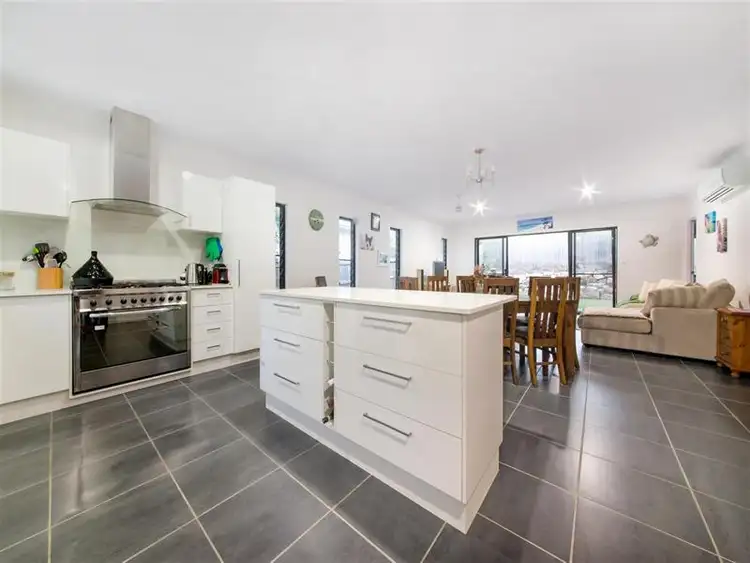 34 Parker Road, Cannonvale QLD 4802