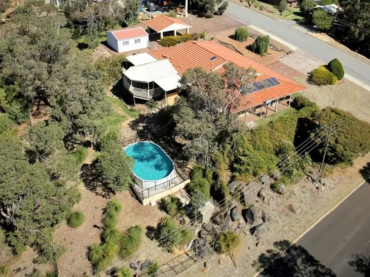 10 Bromfield Drive, Kelmscott WA 6111