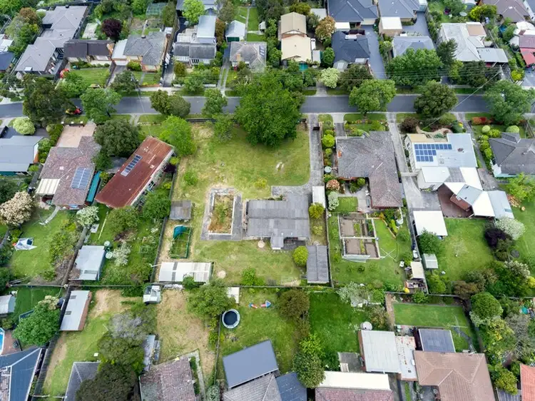 Fifth view of Homely house listing, 15 GLEN CAIRN Avenue, Ringwood VIC 3134