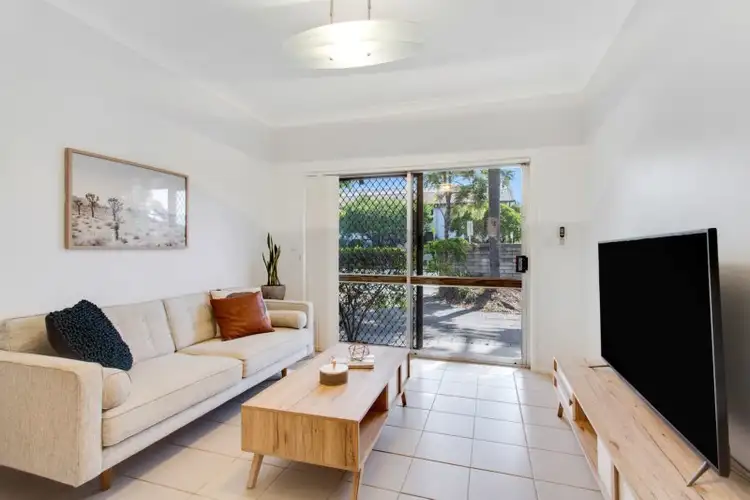 4/143 Surf Parade, Broadbeach QLD 4218