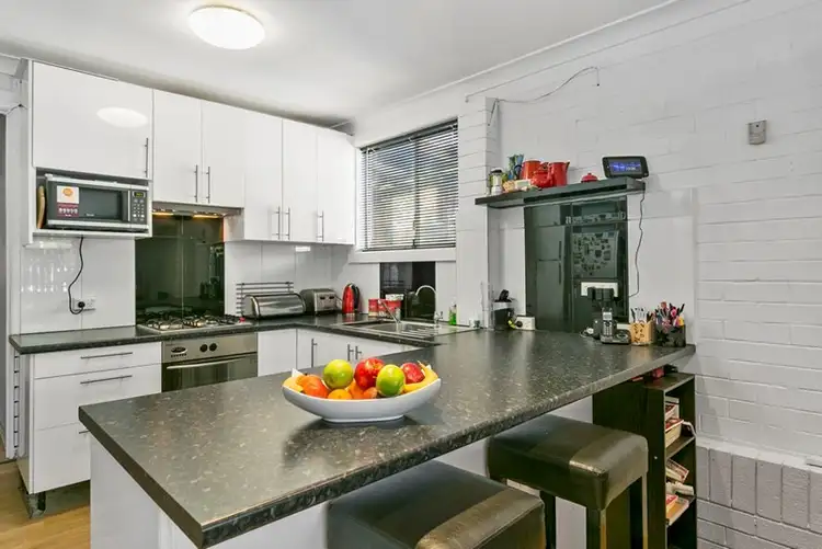 30 Enid Avenue, Southport QLD 4215
