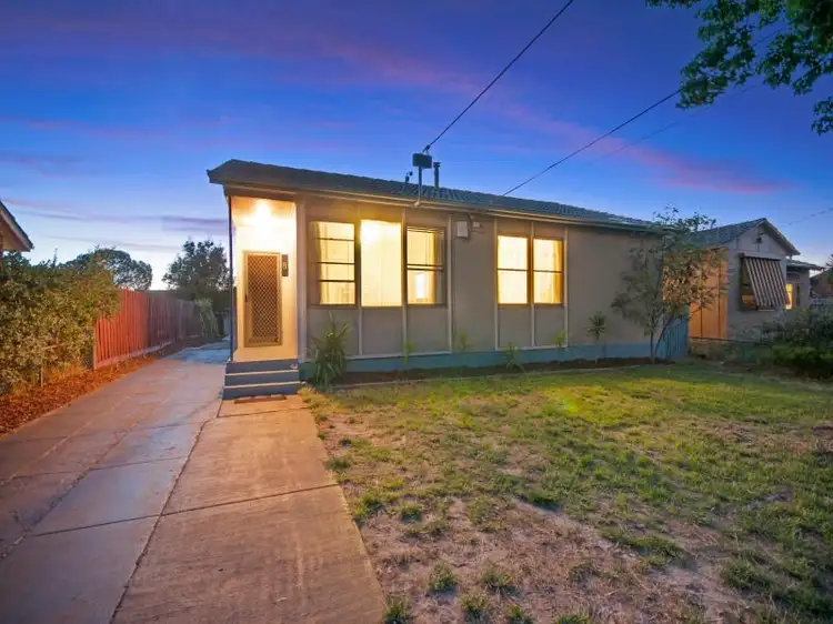 8 Rosemary Crescent, Frankston North VIC 3200