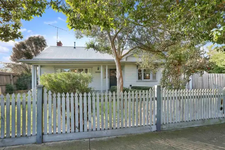 21 Logan Street, Hamlyn Heights VIC 3215