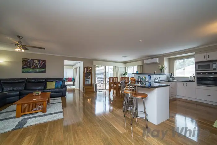 10 Kingfisher Drive, Fletcher NSW 2287