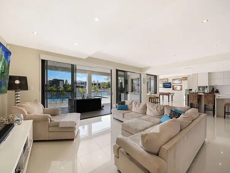 6 North Point Crescent, Pelican Waters QLD 4551