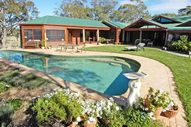 393 Weeroona Drive, Wamboin NSW 2620