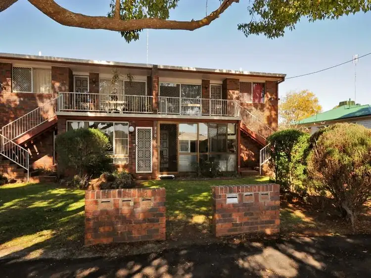 1/210 Russell Street, Newtown QLD 4350