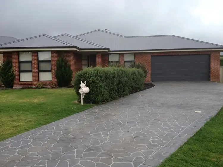 16 Begonia Place, Orange NSW 2800