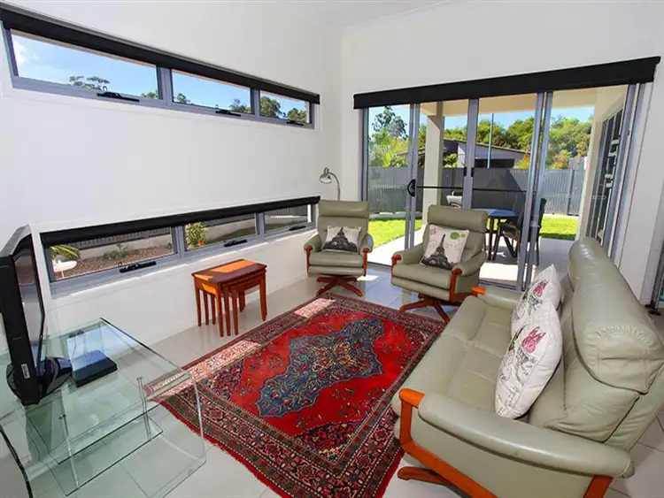 2/1 Tarshaw Street, Bli Bli QLD 4560