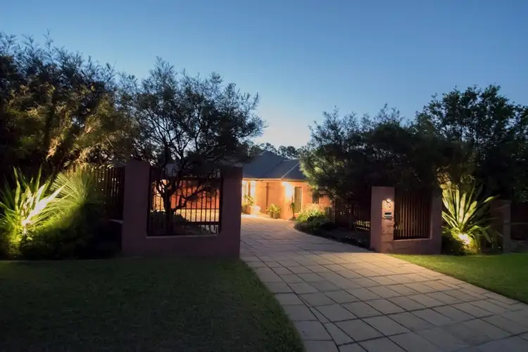 10 Chalmers Court, Samford Village QLD 4520
