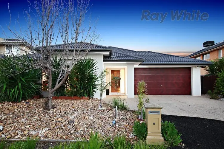 9 Staten Way, Sanctuary Lakes VIC 3030