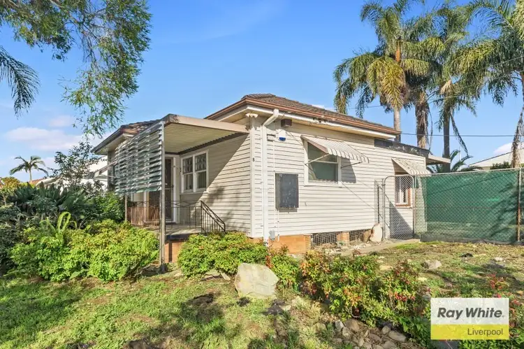 8 Doran Avenue, Lurnea NSW 2170