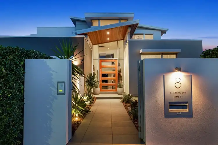 8 Maureen Court, Broadbeach Waters QLD 4218