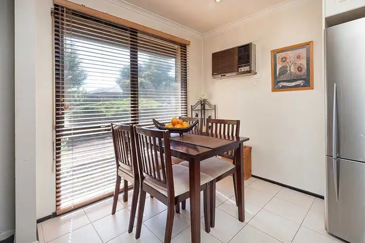 Fifth view of Homely house listing, 2 Waverley Court, Craigieburn VIC 3064
