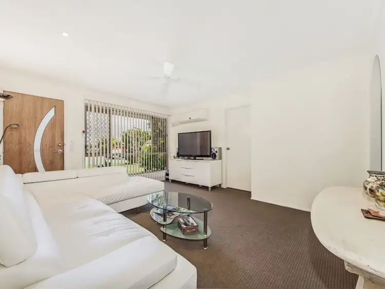 2/15 Ruth Anne Close, Labrador QLD 4215