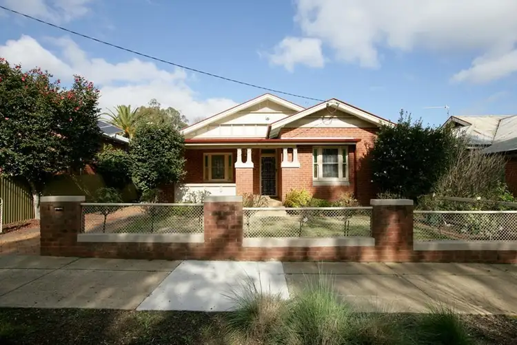18 Lindsay Street, Turvey Park NSW 2650