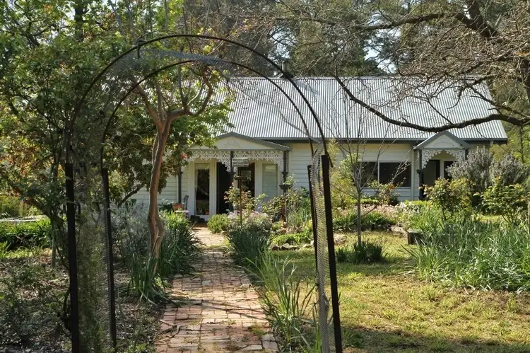 51 Ambers Drive, Heathcote VIC 3523