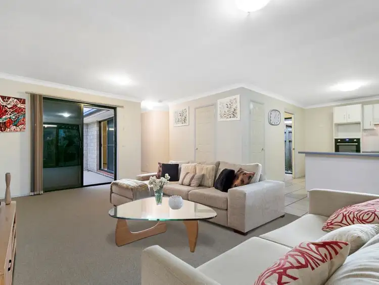 8 Estate Place, Holland Park West QLD 4121