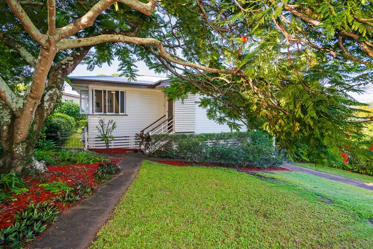 4 Casmaria Street, Mansfield QLD 4122