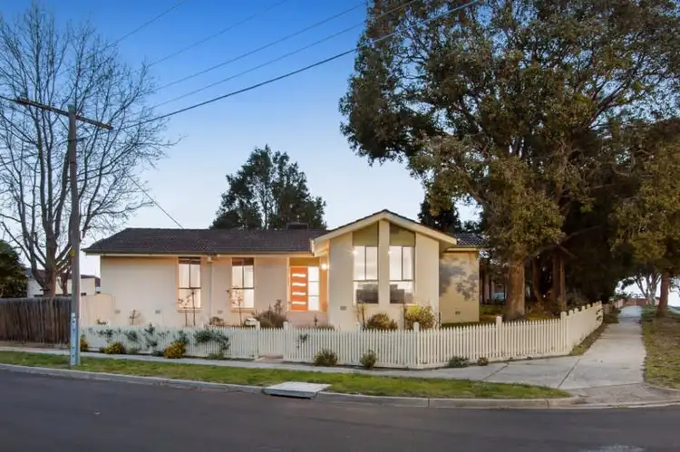 2 Golden Court, Frankston North VIC 3200