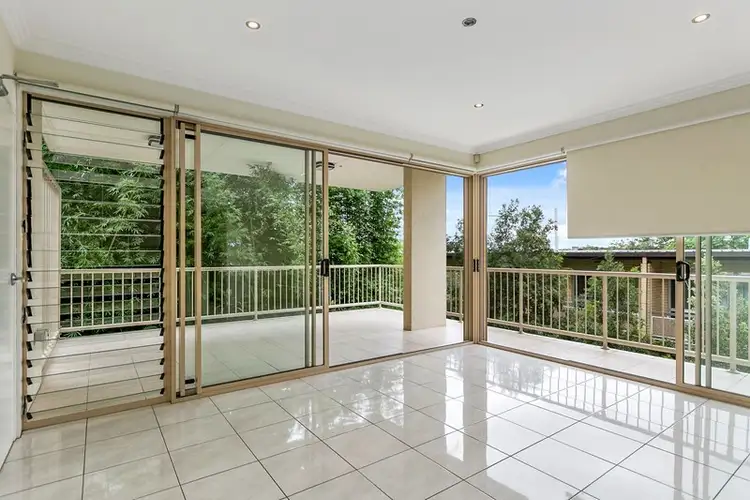 2/76 Durham Street, St Lucia QLD 4067