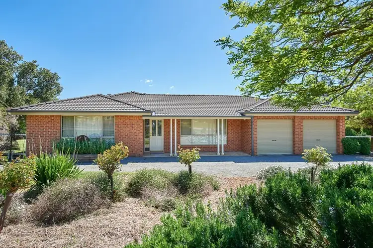 8 Centenary Drive, Marrar NSW 2652