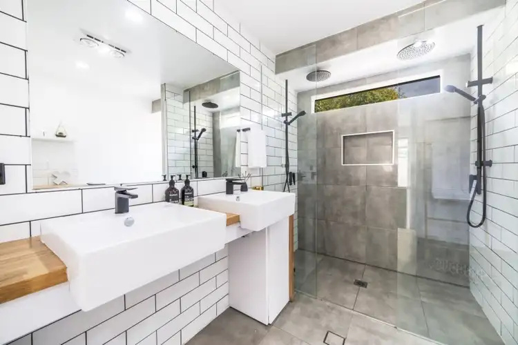 Seventh view of Homely other listing, 2/9 Elm Court, Labrador QLD 4215