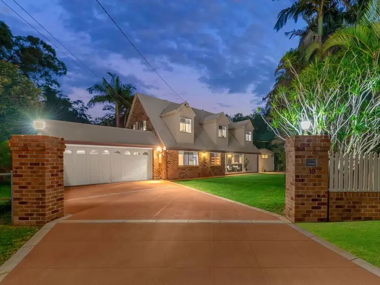 19 St Andrews Avenue, Birkdale QLD 4159