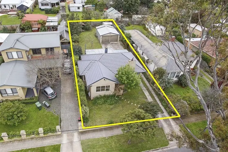 26 Fairmont Road, Newtown VIC 3220