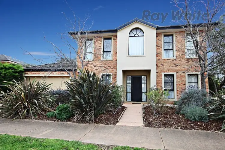 1 Sandy Point Road, Sanctuary Lakes VIC 3030