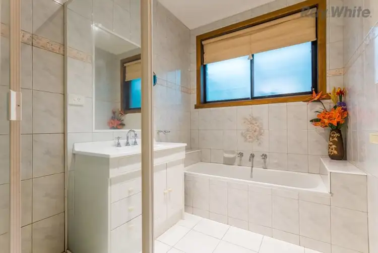 Sixth view of Homely house listing, 2 Oates Court, Taylors Lakes VIC 3038