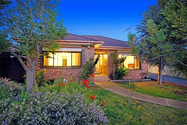33 Hughes Parade, Reservoir VIC 3073