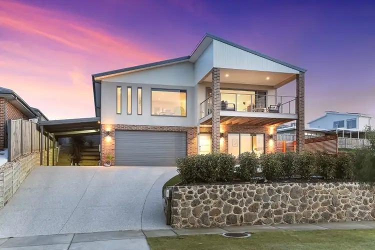 8 Balleroy Road, Highton VIC 3216