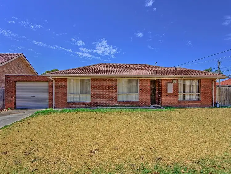 2 Manfred Avenue, St Albans VIC 3021