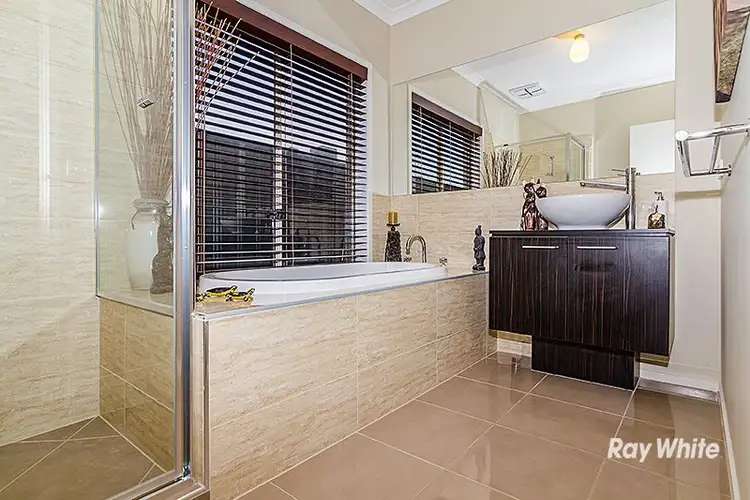 Sixth view of Homely house listing, 4 Gladiolus Circuit, Cranbourne North VIC 3977