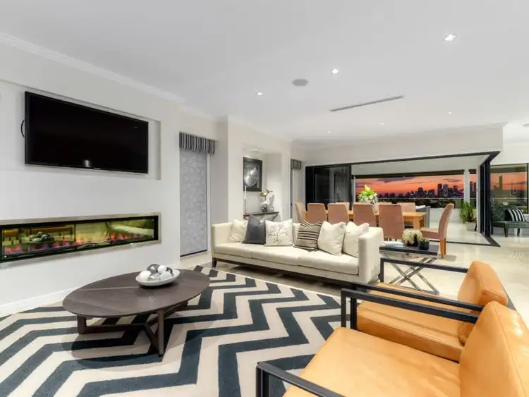 8 Wentworth Parade, Balmoral QLD 4171