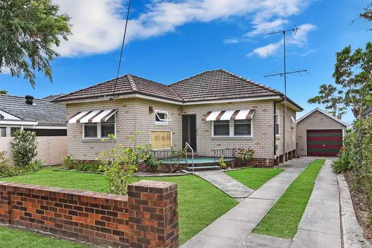 17 Eulalia Avenue, Point Frederick NSW 2250