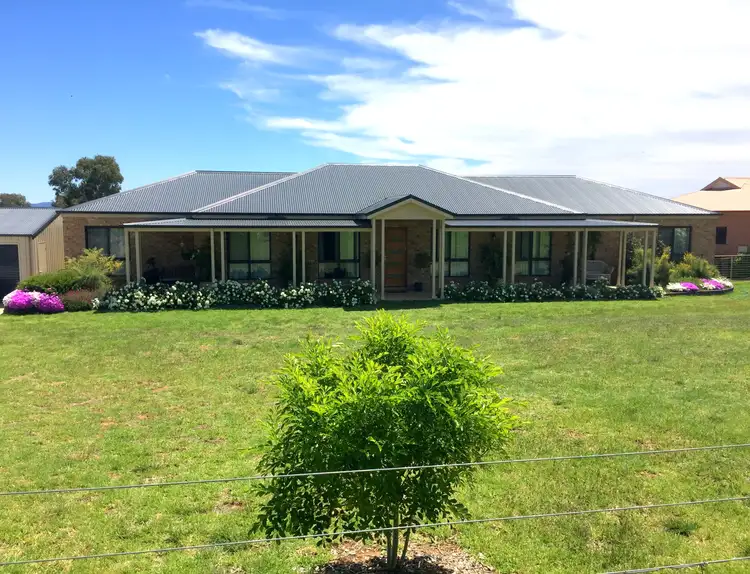3 Gower Hardy Circuit, Cowra NSW 2794