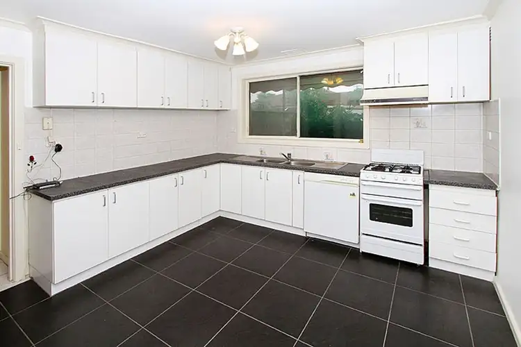Second view of Homely house listing, 5 Dent Court, Thomastown VIC 3074