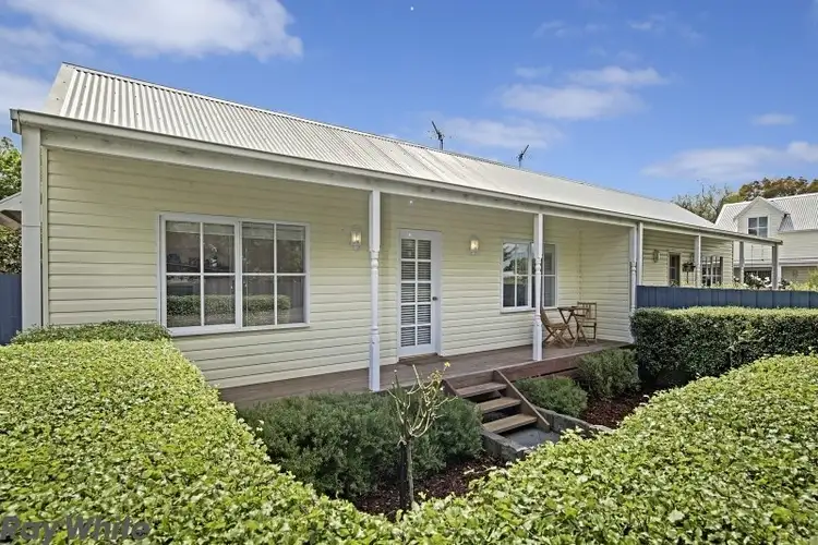 2/52 Stawell Street, Romsey VIC 3434