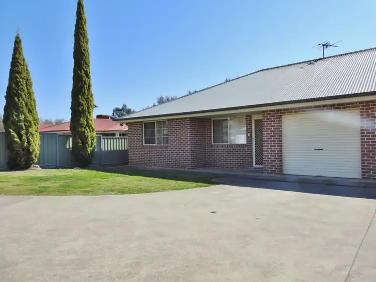 8/3A Sam Place, Young NSW 2594