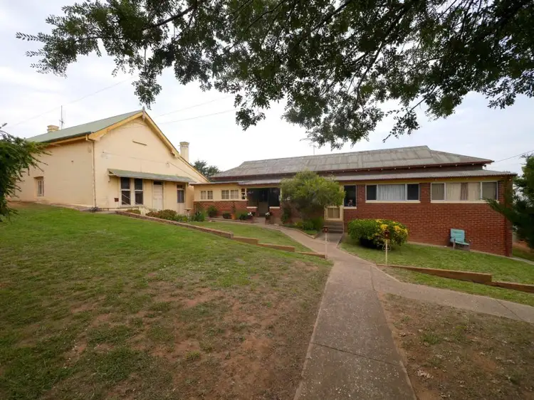 15 College Drive, Cowra NSW 2794
