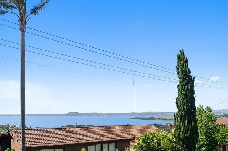 2 Fields Street, Kanahooka NSW 2530