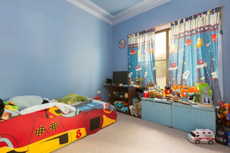 Fifth view of Homely house listing, 8 Kiara Place, Primbee NSW 2502